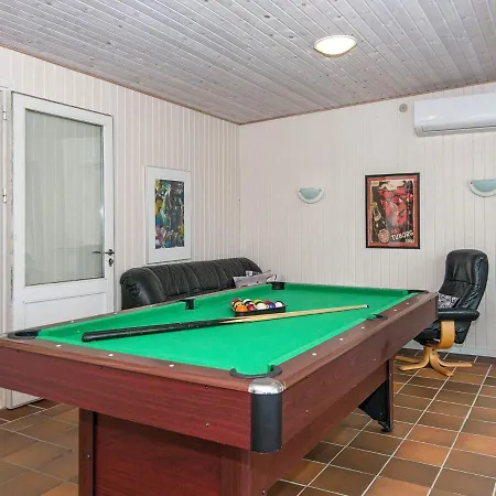 Дом отдыха Four-bedroom Holiday In 6 *