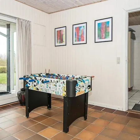 Four-bedroom Holiday In 6 * Эбельтофт