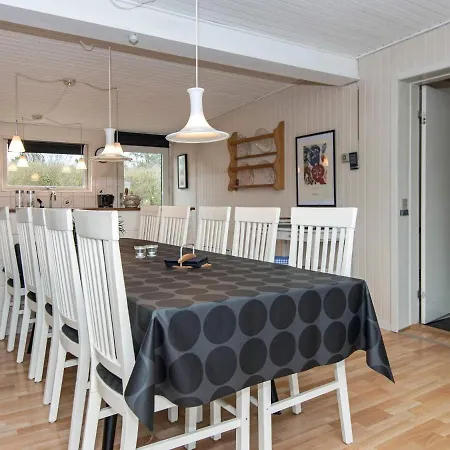 Four-bedroom Holiday In 6 *
