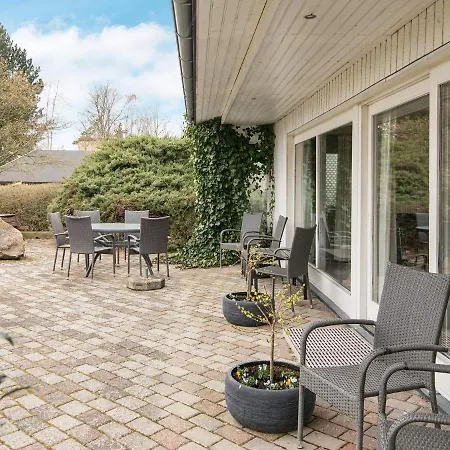 Four-bedroom Holiday In 6