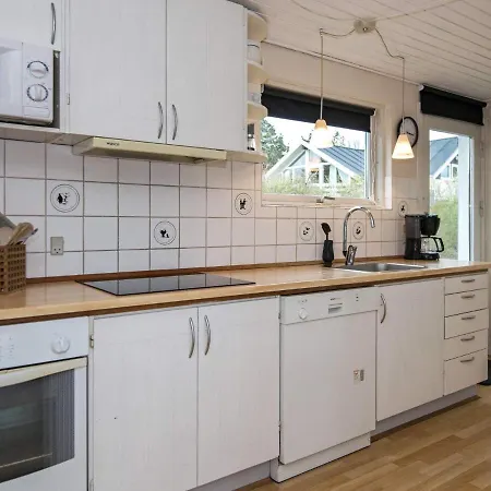 Four-bedroom Holiday In 6 Дом отдыха *